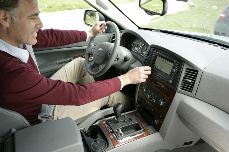  Jeep Grand Cherokee 2005 года  (фото 28 из 133)